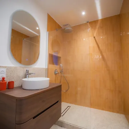 #401 Heart Of Vieil - Place Nationale-high-end Newly Renovated & Furnished